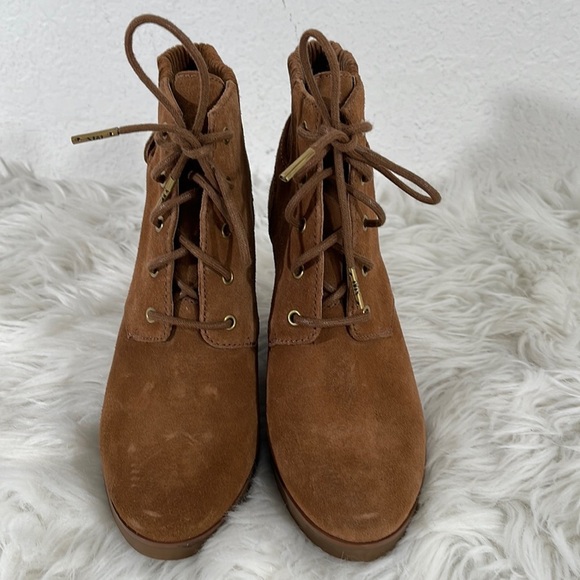 MICHAEL Michael Kors Carrigan Wedge Closed Toe Lace Up Ankle Booties Size 6 - Picture 2 of 11